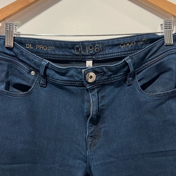DL 1961 Coco Curvy Straight Stretch Jeans, Women’s Size 30, Inseam 32 - Picture 6 of 10